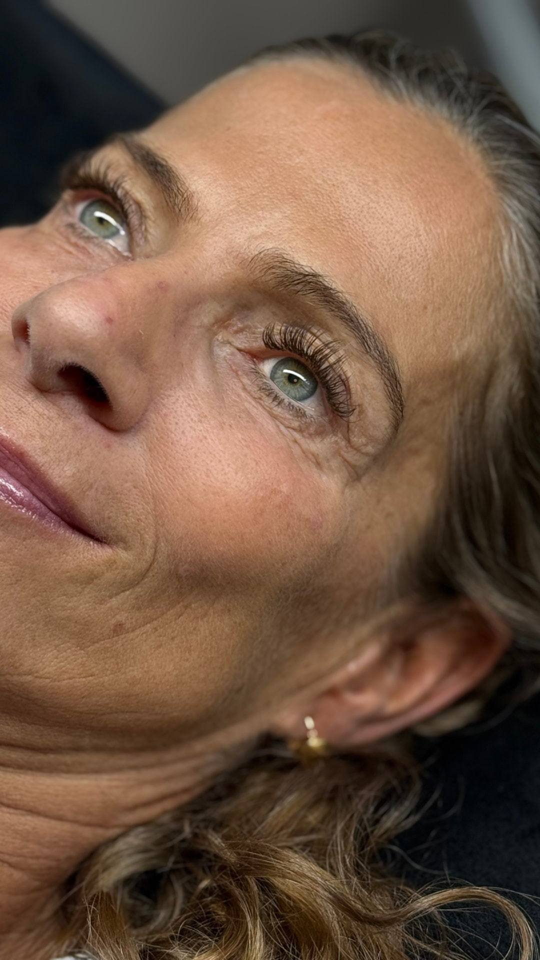 Brune single lashes efter UV lash opfyldning i København